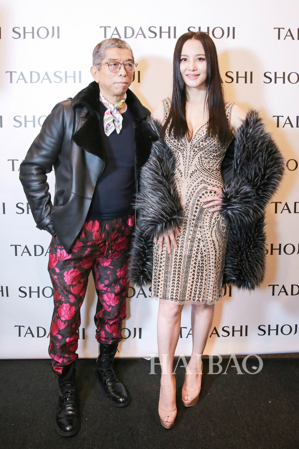 陶红与设计师Tadashi现身2017秋冬纽约时装周塔达希 (Tadashi Shoji) 秀场