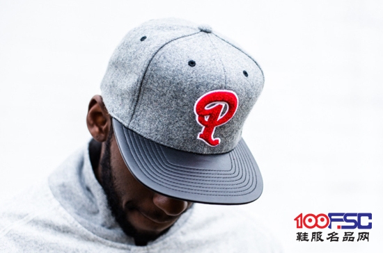 知名球鞋店铺 Sneaker Politics 日前联手 Mitchell & Ness 推出了联名 Snapback 运动帽