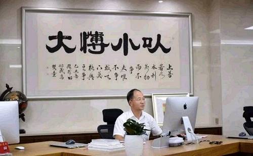 1995年，楼仲平开始接触电脑，不是为公司装门面，而是从打字开始系统学习。