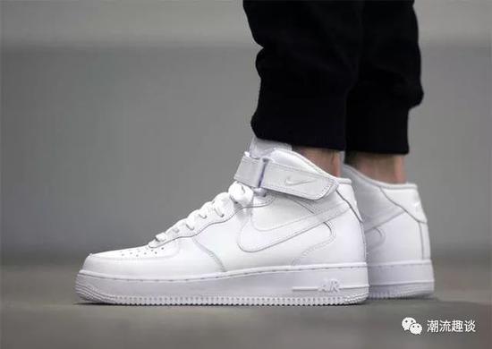 Nike Air Force 1上脚