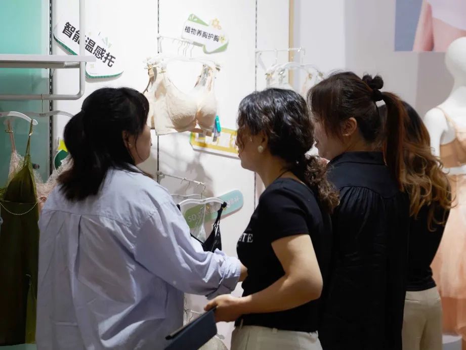 时光织韵·绽放未来|水中花2025秋冬新品订货会圆满收官!