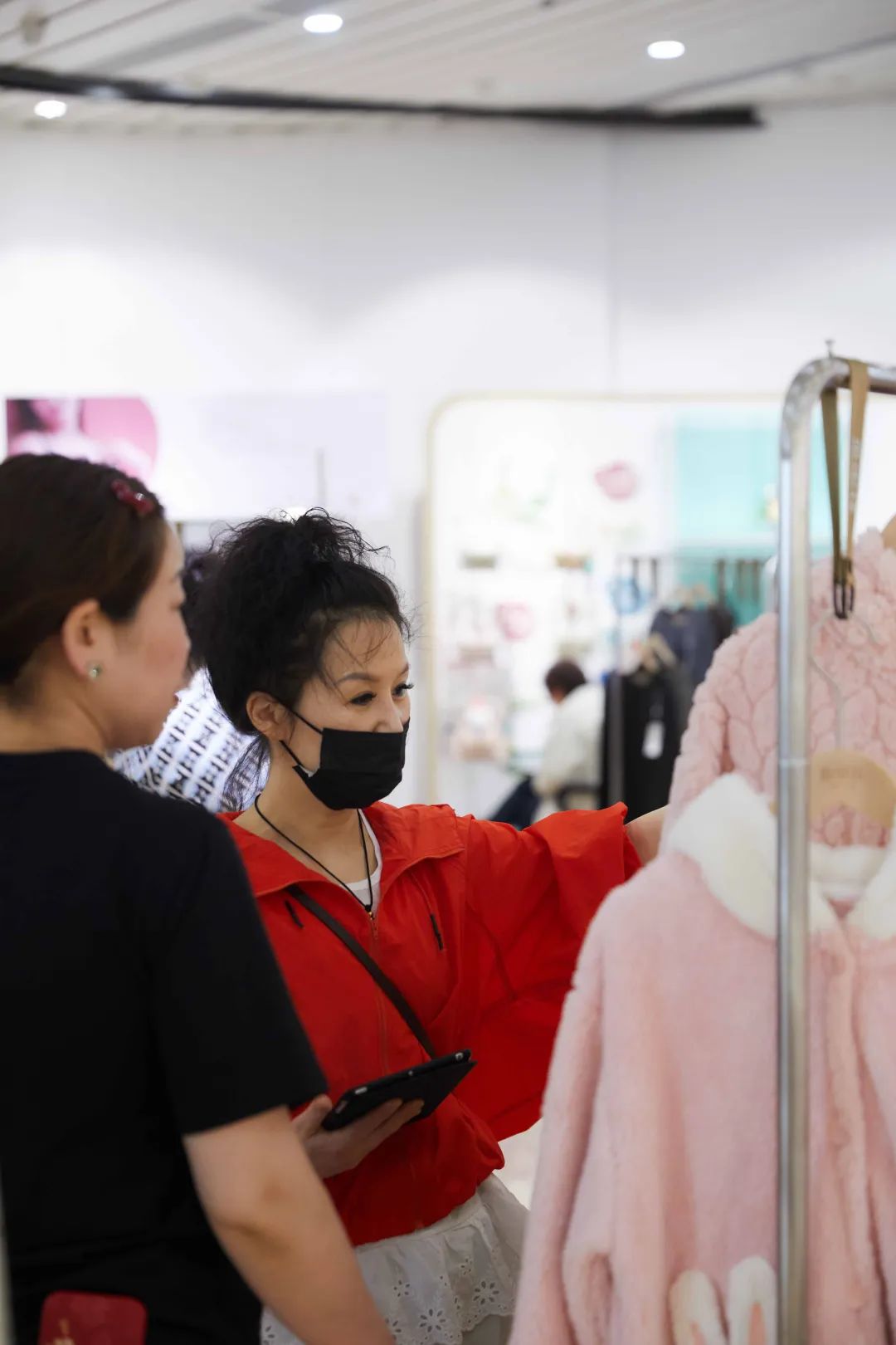 时光织韵·绽放未来|水中花2025秋冬新品订货会圆满收官!